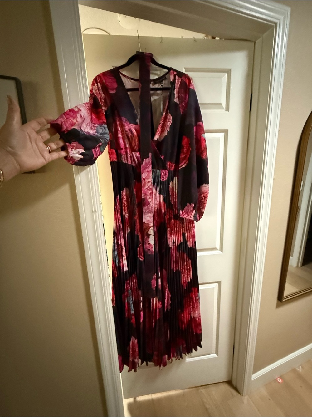 NEW w/tags-Floral Pleated V-Neck Maxi Dress in Dark Red and Pink